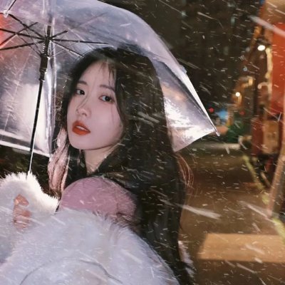 黑衣女孩